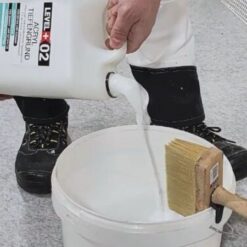 Głęboko gruntujący podkład akrylowy LEVEL+ 5L Grunt Uniwersalny Bez przebarwień Bezrozpuszczalnikowy pod farbę i tapety L+02