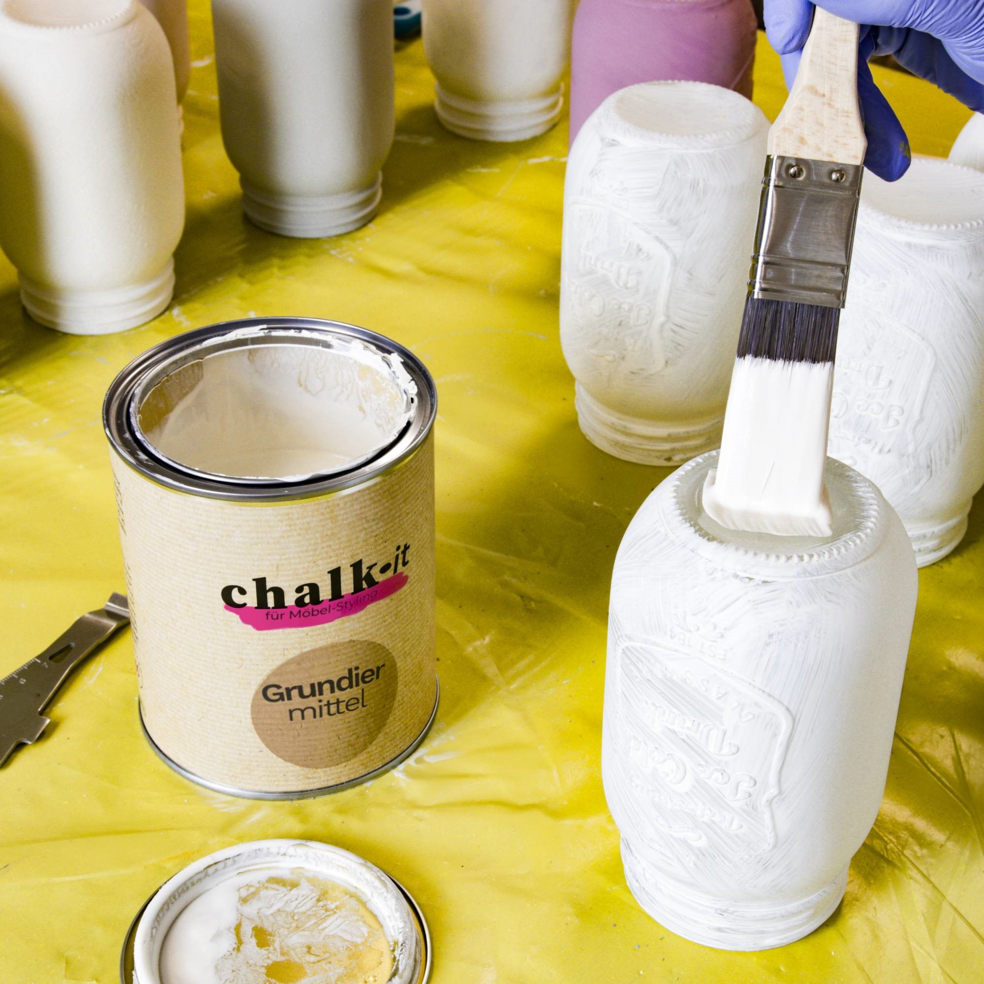 Biały podkład gruntujący do farb kredowych Chalk-it 0,75L do stylizacji mebli na bazie wody - obrazek 2