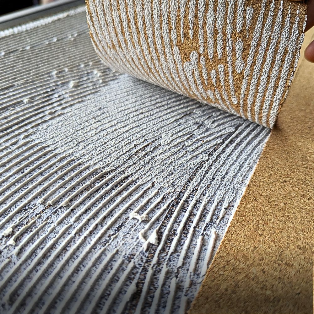 LEVEL+ Klej winylowy PVC LVT CV Panele Dywan Klej elastyczny Szybkie wiązanie VINYLKLEBER L+26 18kg + Paca trójkąt - obrazek 3