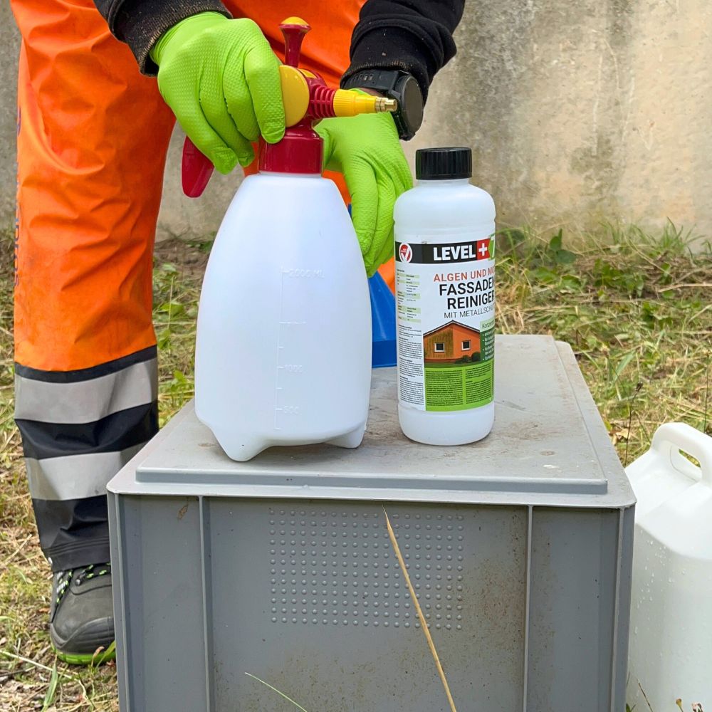 LEVEL+ Środek do czyszczenia elewacji, dachów i bruku z glonów, mchu i pleśni natychmiast z ochroną metalu L+72 - 30KG - obrazek 4