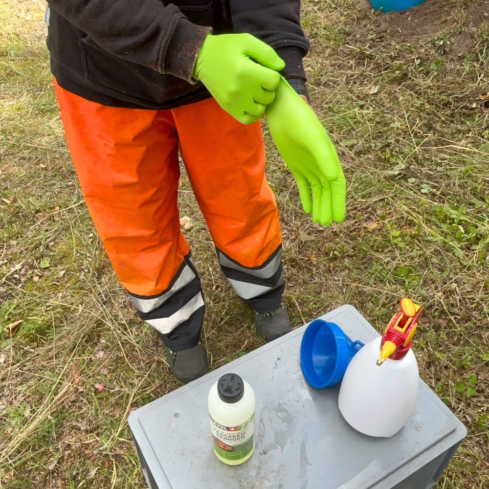LEVEL+ Środek do czyszczenia elewacji, dachów i bruku z glonów, mchu i pleśni natychmiast z ochroną metalu L+72 - 30KG - obrazek 3
